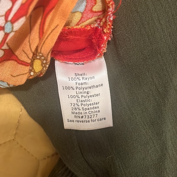 DONATED❌Vibrant floral crop top - Picture 5 of 5